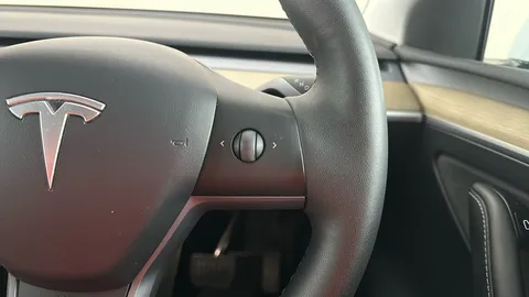TESLA MODEL Y Long Range AWD Auto
