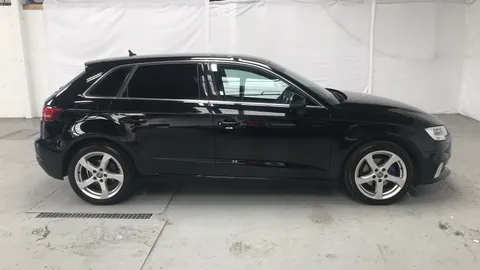 AUDI A3 30 TFSI 116 Sport