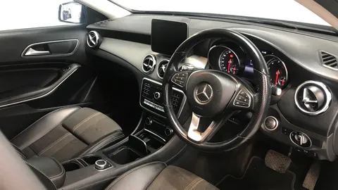 MERCEDES-BENZ GLA GLA 180 Urban Edition Auto