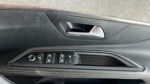 PEUGEOT 5008 1.2 PureTech GT EAT8