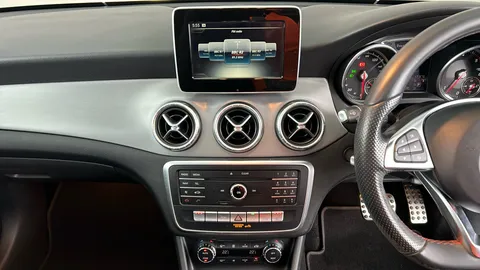 MERCEDES-BENZ CLA CLA 220d AMG Line Tip Auto