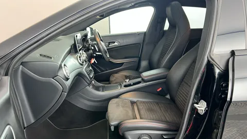 MERCEDES-BENZ CLA CLA 220d AMG Line Tip Auto