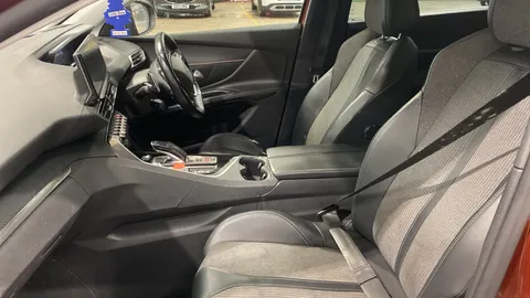 Peugeot 5008 1.2 PureTech Allure EAT8