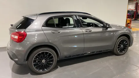 MERCEDES-BENZ GLA GLA 200 AMG Line Auto