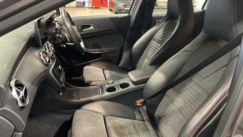 MERCEDES-BENZ GLA GLA 200 AMG Line Auto