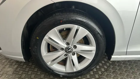 VOLKSWAGEN GOLF 1.5 TSI Life