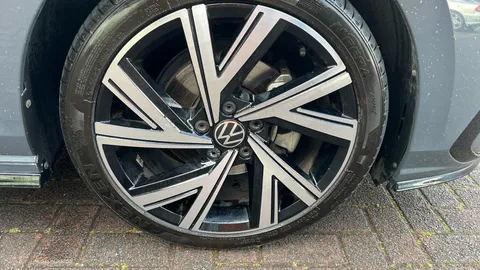 Volkswagen Golf 1.5 eTSI 150 R-Line DSG