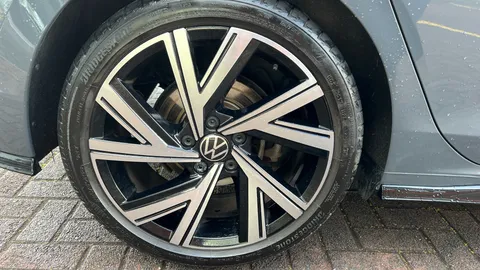 Volkswagen Golf 1.5 eTSI 150 R-Line DSG