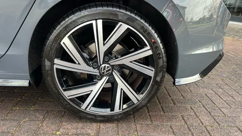 Volkswagen Golf 1.5 eTSI 150 R-Line DSG