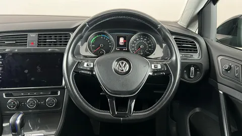 VOLKSWAGEN GOLF 99kW e-Golf 35kWh Auto
