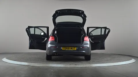 BMW 1 SERIES 116d SE Business [Nav/Servotronic]