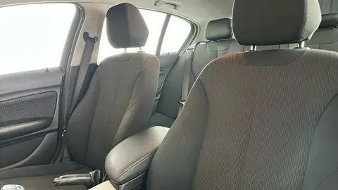 BMW 1 SERIES 116d SE Business [Nav/Servotronic]