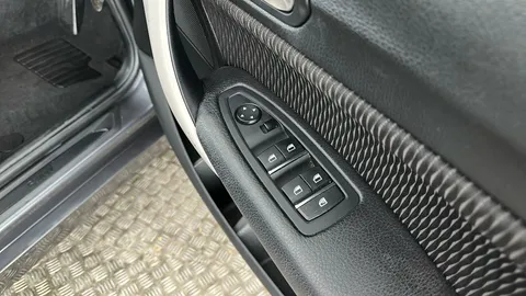 BMW 1 SERIES 116d SE Business [Nav/Servotronic]