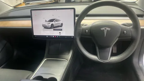 TESLA MODEL 3 Standard Plus Auto