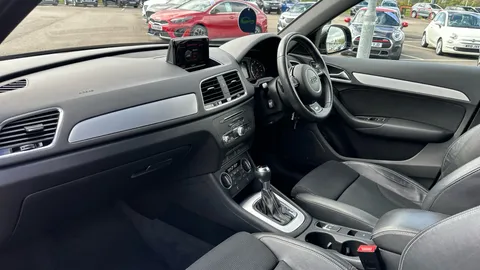 AUDI Q3 1.4T FSI S Line Edition S Tronic