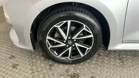 Toyota Yaris 1.5 Hybrid Design CVT