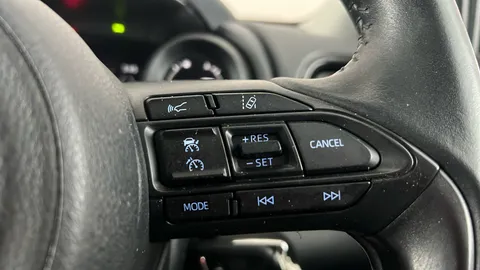 Toyota Yaris 1.5 Hybrid Design CVT