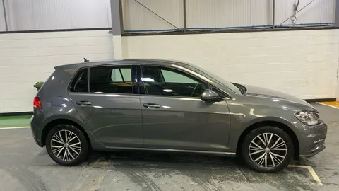 Volkswagen Golf 1.0 TSI 110 SE [Nav]
