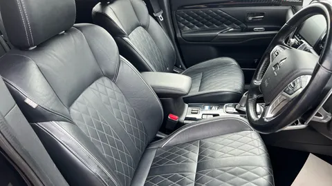 Mitsubishi                Outlander 2.4 PHEV Exceed Safety Auto