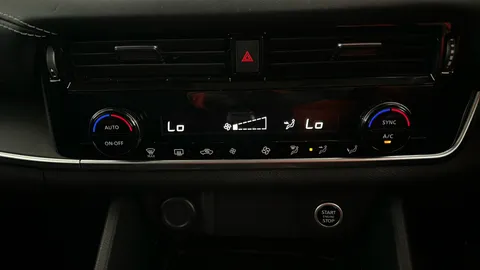 NISSAN QASHQAI 1.3 DiG-T MH Acenta Premium