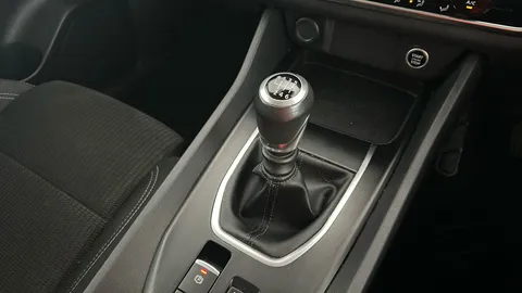 NISSAN QASHQAI 1.3 DiG-T MH Acenta Premium