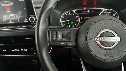 NISSAN QASHQAI 1.3 DiG-T MH Acenta Premium