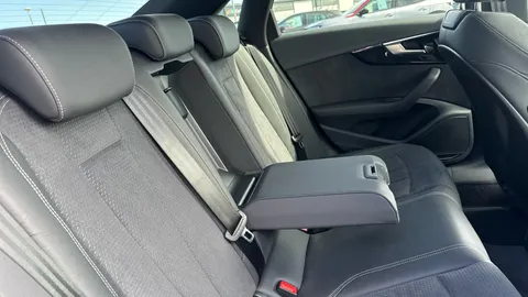 AUDI A4 35 TFSI Black Edition S Tronic