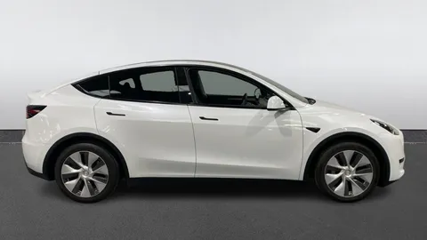 TESLA MODEL Y RWD Auto