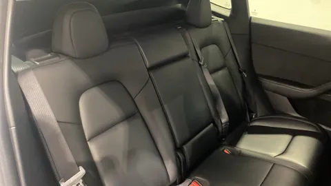 TESLA MODEL Y RWD Auto
