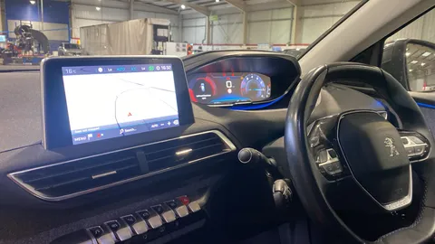 PEUGEOT 3008 1.2 PureTech Allure