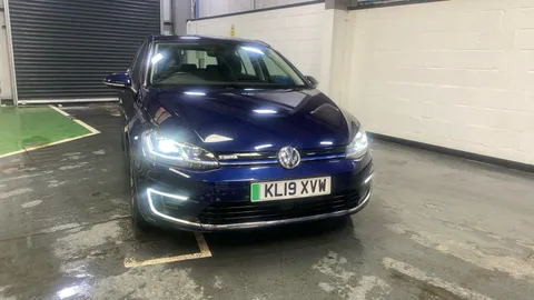 Volkswagen Golf 99kW e-Golf 35kWh Auto