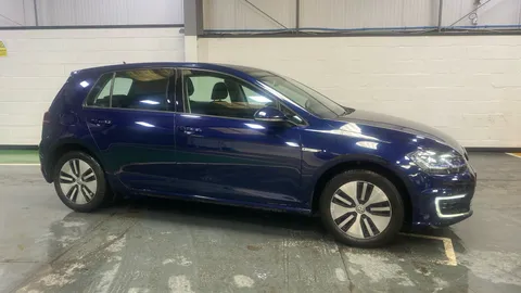 Volkswagen Golf 99kW e-Golf 35kWh Auto