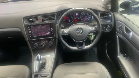 Volkswagen Golf 99kW e-Golf 35kWh Auto