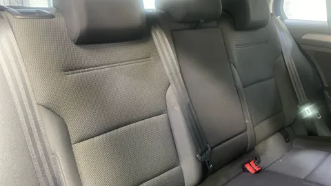 Volkswagen Golf 99kW e-Golf 35kWh Auto