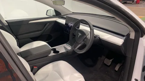 Tesla                     Model Y RWD Auto