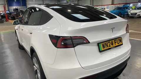 Tesla                     Model Y RWD Auto