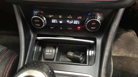 MERCEDES-BENZ CLA CLA 180 AMG Line Edition