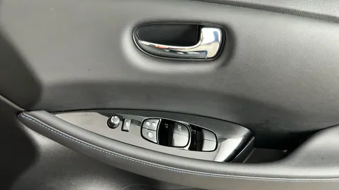 NISSAN LEAF 110kW N-Connecta 40kWh Auto