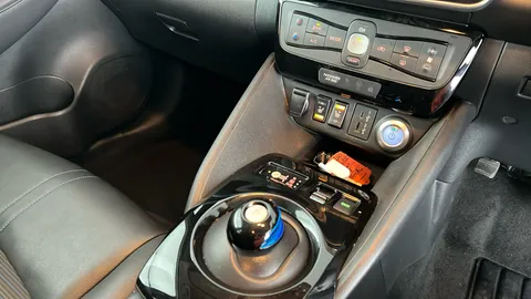 NISSAN LEAF 110kW N-Connecta 40kWh Auto