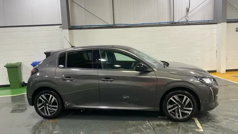 Peugeot 208 1.2 PureTech 100 Allure Premium + 5dr EAT8