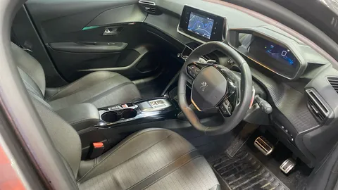 Peugeot 208 1.2 PureTech 100 Allure Premium + 5dr EAT8