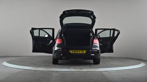 BMW 1 SERIES 116d SE Business [Nav/Servotronic]