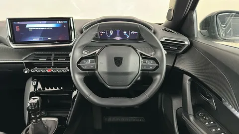 PEUGEOT 2008 1.2 PureTech 130 Allure