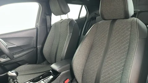 PEUGEOT 2008 1.2 PureTech 130 Allure