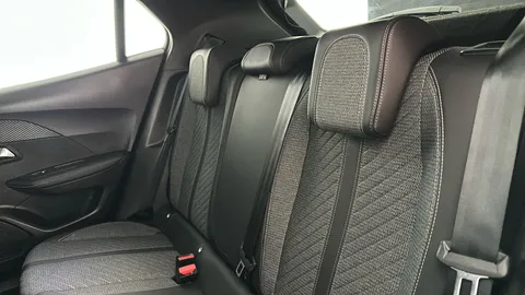 PEUGEOT 2008 1.2 PureTech 130 Allure