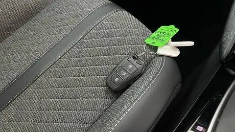 PEUGEOT 2008 1.2 PureTech 130 Allure