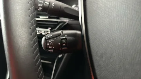 PEUGEOT 2008 1.2 PureTech 130 Allure
