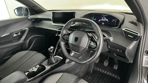 PEUGEOT 2008 1.2 PureTech 130 Allure