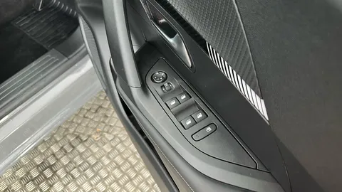 PEUGEOT 2008 1.2 PureTech 130 Allure