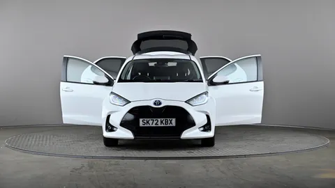 TOYOTA YARIS 1.5 Hybrid Design CVT